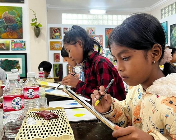 アンコールクラウ村の子ども達